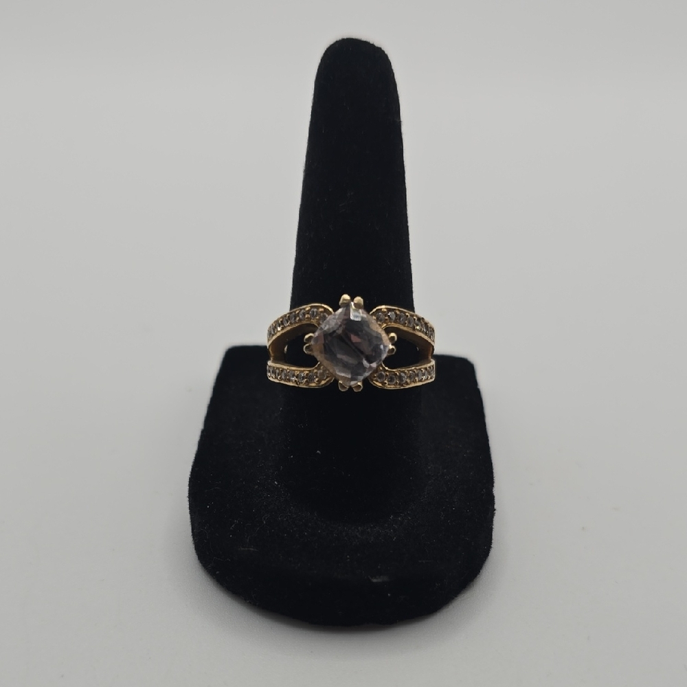 7.5 14k Gold and Crystal Stones Ring